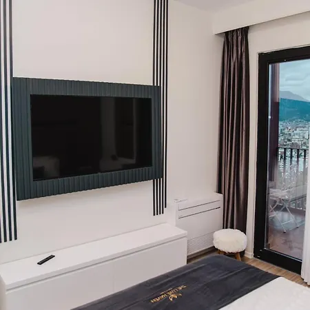 Luxe Haven B22 *